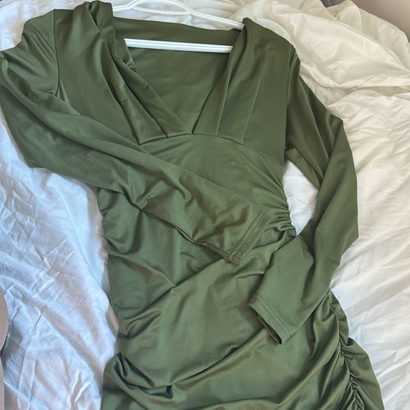 Green tight dressBRAND NEW NEVER WORN - Picture 3 of 4
